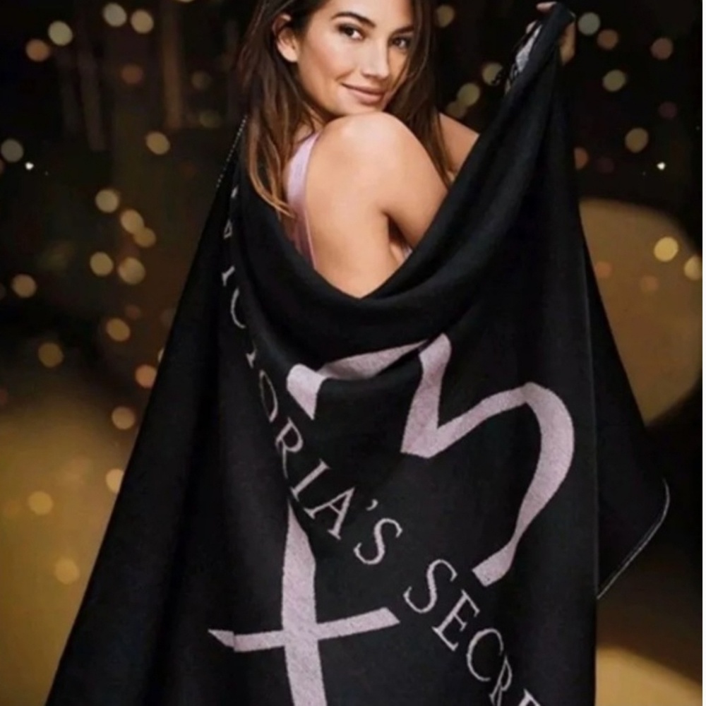 Victoria's Secret Cozy  Ltd Edition Blanket Throw